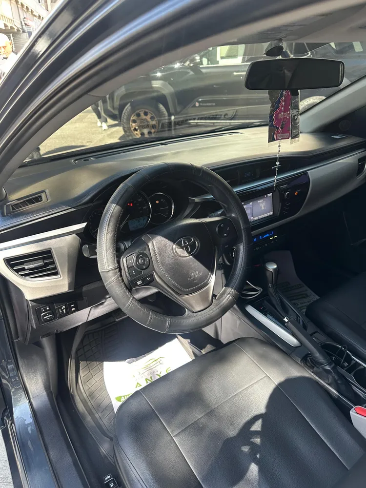 Toyota Corolla LE 2015 Gris Caracas