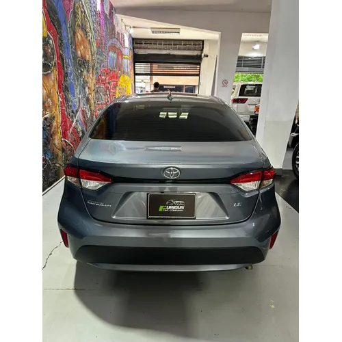 Toyota Corolla LE 2021 Gris Caracas