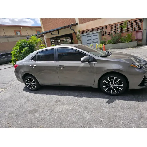 Toyota Corolla SE 2017 Gris Caracas