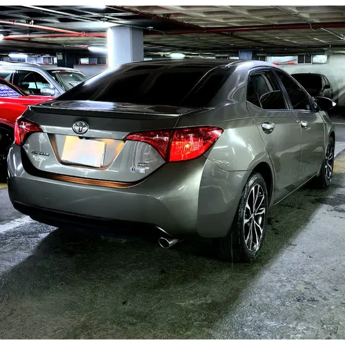 Toyota Corolla SE 2017 Gris Caracas