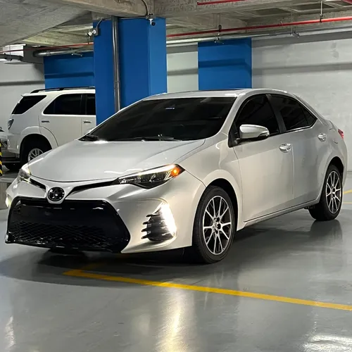 Toyota Corolla 2017 Plateado Caracas
