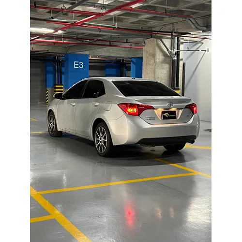 Toyota Corolla 2017 Plateado Caracas
