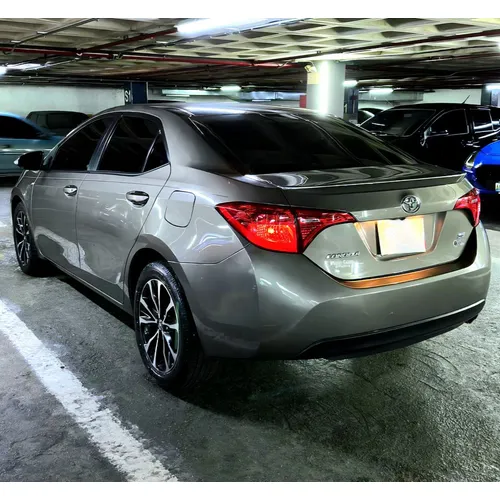 Toyota Corolla SE 2017 Gris Caracas