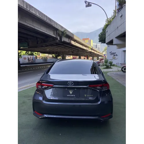 Toyota Corolla SEG 2023 Gris Caracas
