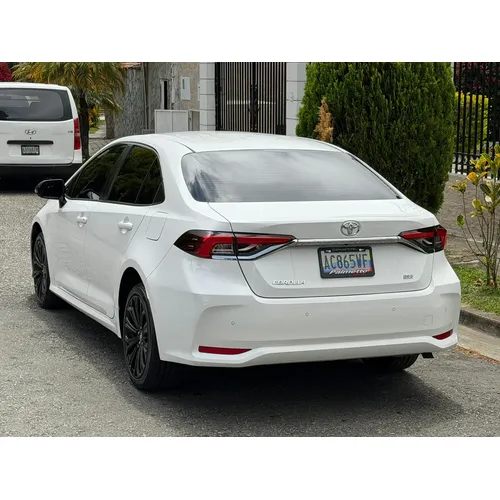 Toyota Corolla SEG 2023 Blanco Caracas