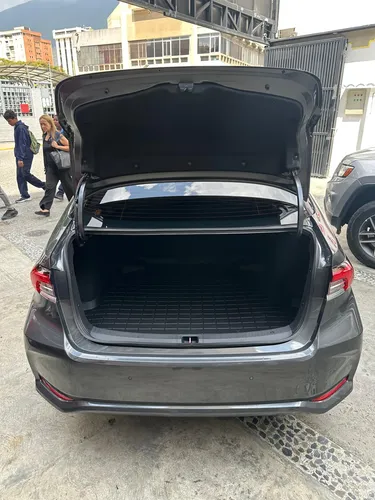 Toyota Corolla SEG 2024 Gris Caracas