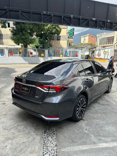 Toyota Corolla SEG 2024 Gris Caracas