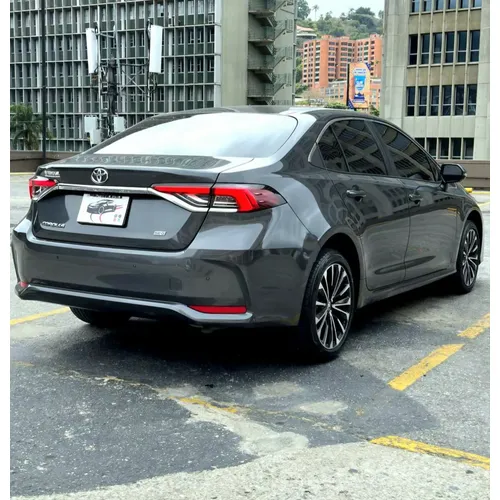 Toyota Corolla SEG 2025 Gris Caracas