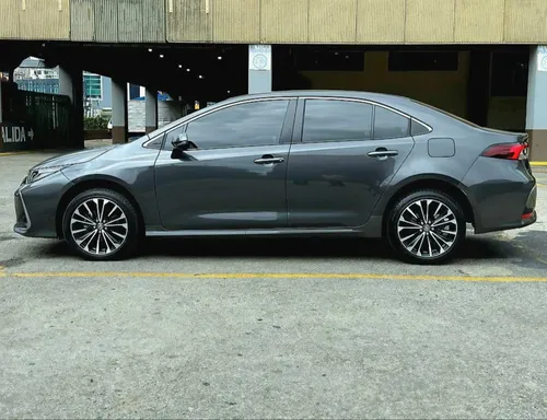 Toyota Corolla SEG 2025 Gris Caracas