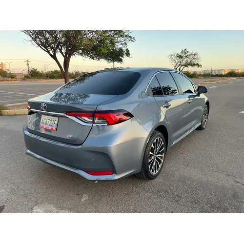Toyota Corolla SEG 2024 Gris Punto Fijo
