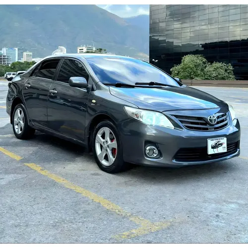 Toyota Corolla XEI 2013 Gris Caracas