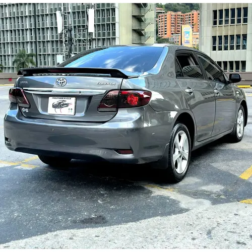 Toyota Corolla XEI 2013 Gris Caracas