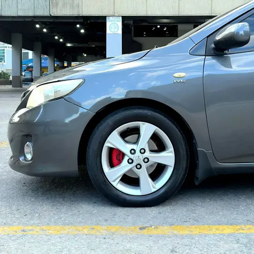 Toyota Corolla XEI 2013 Gris Caracas