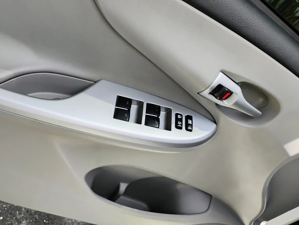 Toyota Corolla sedan 2014 blanco10