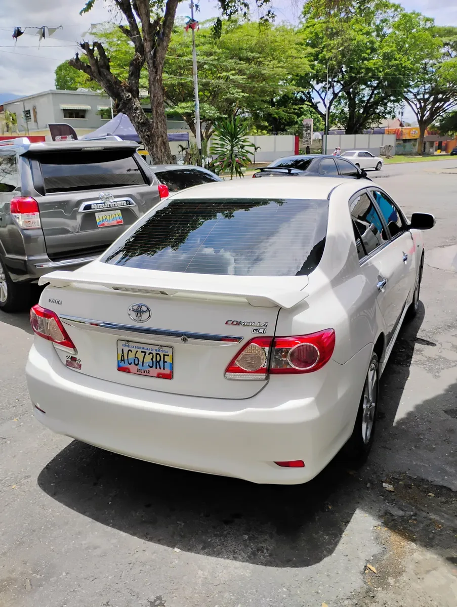 Toyota Corolla sedan 2014 blanco3
