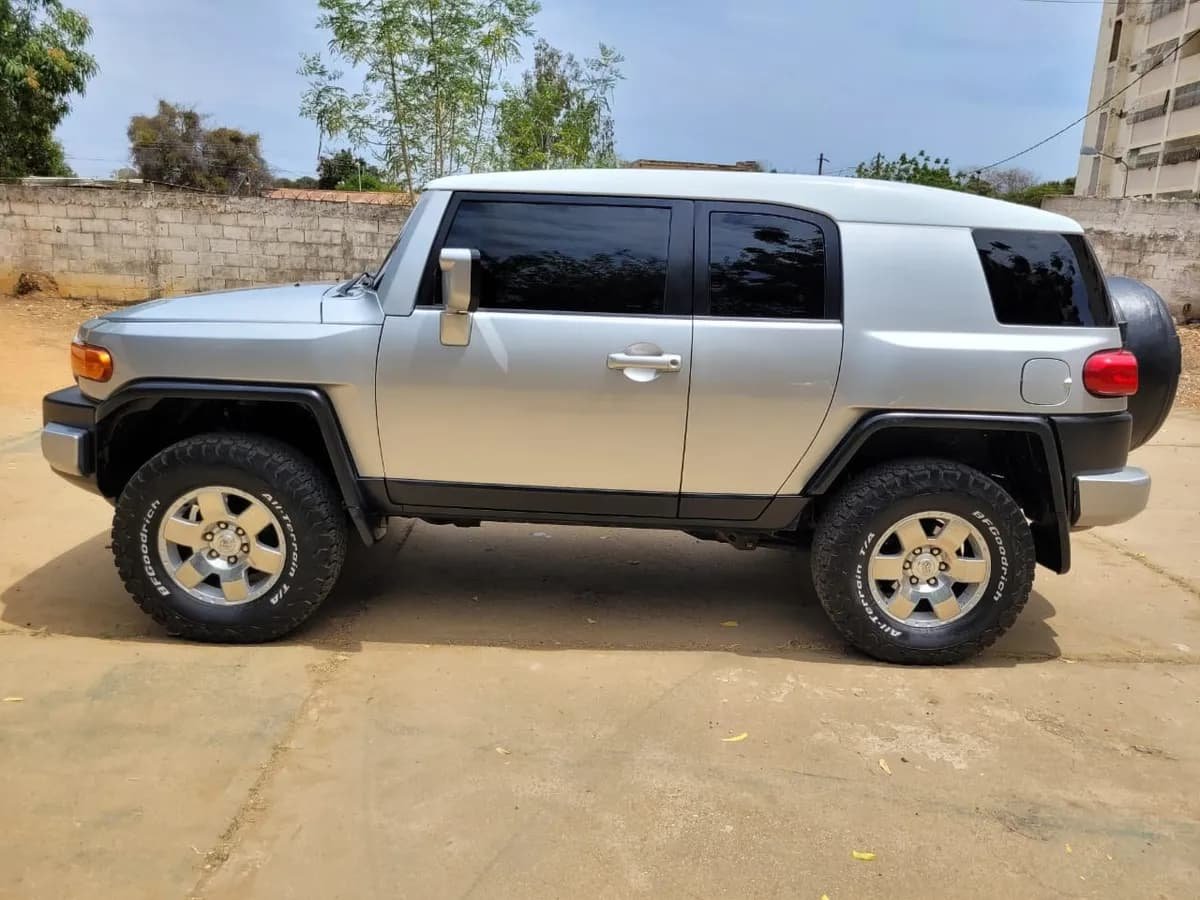 Toyota FJ Sport Wagon 2007 gris