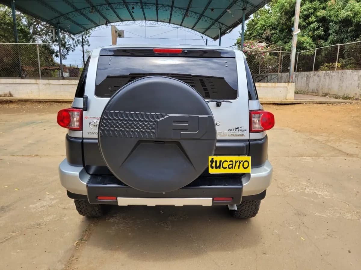 Toyota FJ Sport Wagon 2007 gris