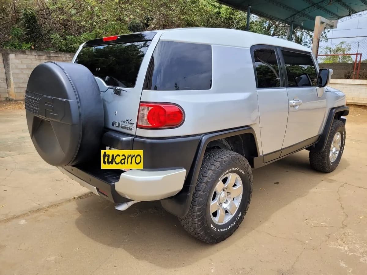 Toyota FJ Sport Wagon 2007 gris