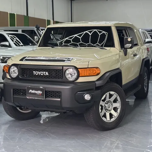 Toyota FJ Cruiser 2023 Beige Caracas