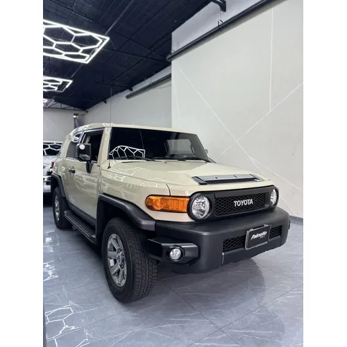 Toyota FJ Cruiser 2023 Beige Caracas
