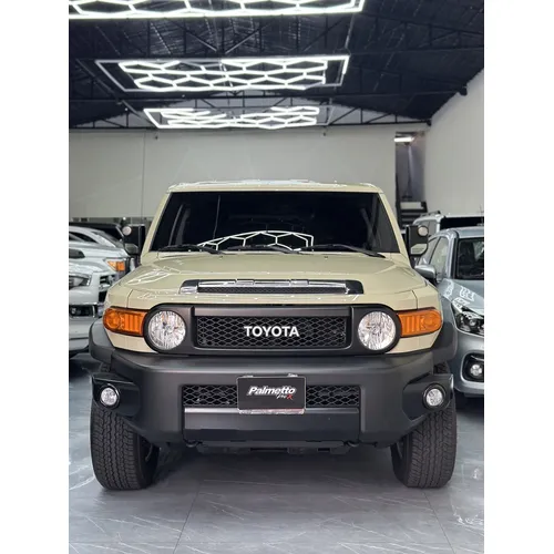 Toyota FJ Cruiser 2023 Beige Caracas