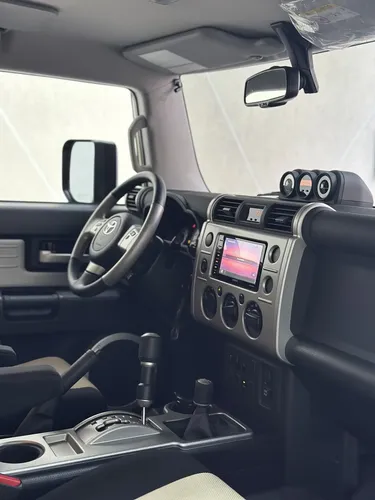 Toyota FJ Cruiser 2023 Beige Caracas
