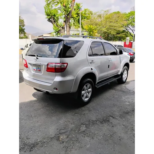 Toyota Fortuner 2011 Plateado Girardot