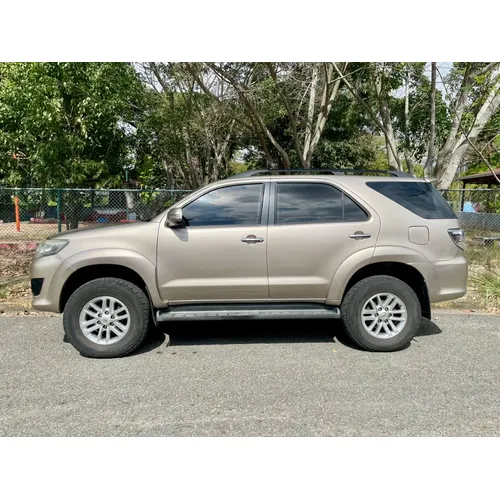 Toyota Fortuner 2012 Dorado Caracas