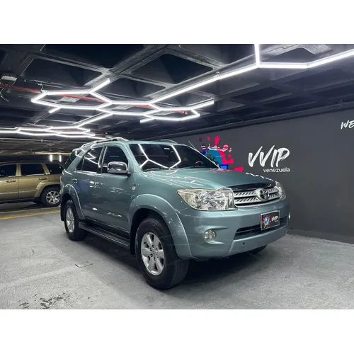 Toyota Fortuner 2010 Verde Caracas
