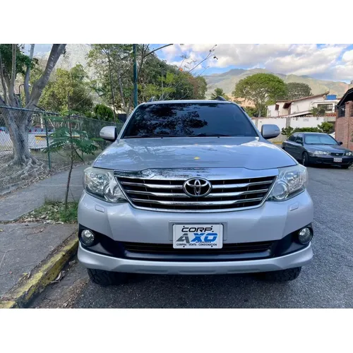 Toyota Fortuner 2013 Plateado Caracas