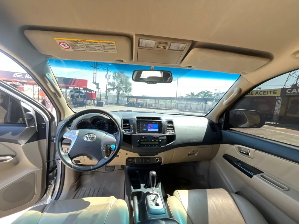 Toyota Fortuner SR 2015 Plateado Valencia