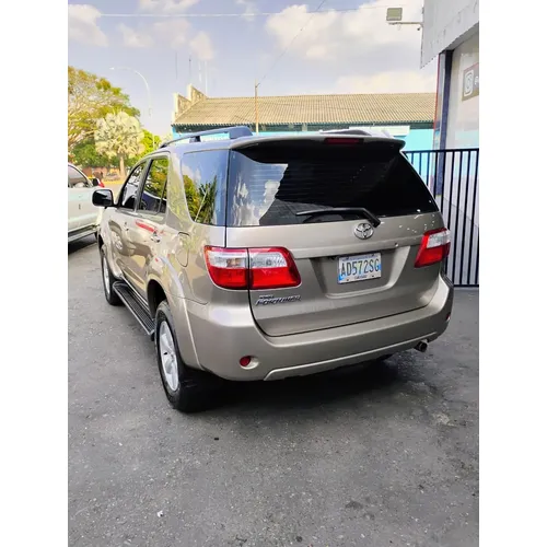 Toyota Fortuner 2012 Beige Girardot