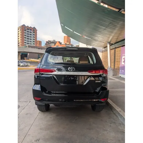 Toyota Fortuner 2025 Negro Valencia