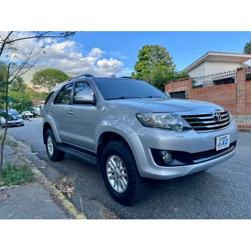 Toyota Fortuner 2013 Plateado Caracas