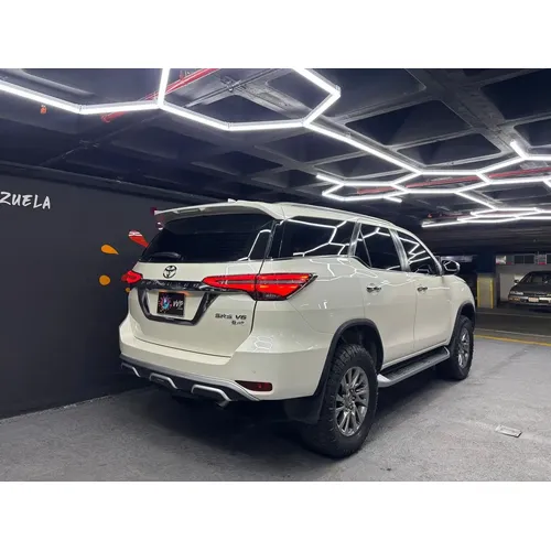 Toyota Fortuner 2022 Blanco Caracas