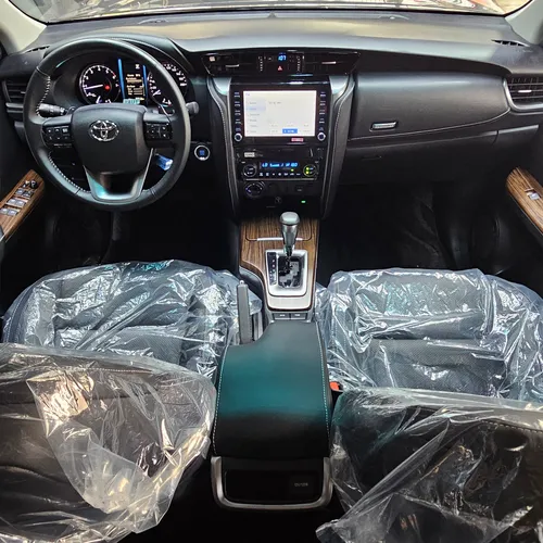 Toyota Fortuner 2024 Gris Valencia