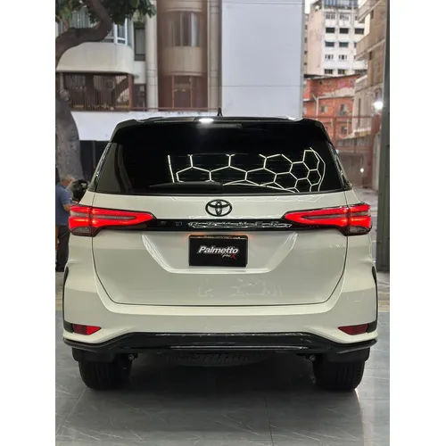 Toyota Fortuner 2024 Blanco Caracas