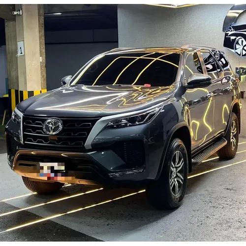 Toyota Fortuner Dubai 2024 Gris Caracas