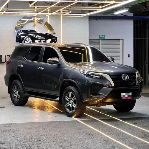 Toyota Fortuner Dubai 2024 Gris Caracas
