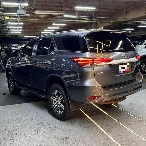 Toyota Fortuner Dubai 2024 Gris Caracas
