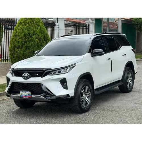 Toyota Fortuner 2025 Blanco Caracas