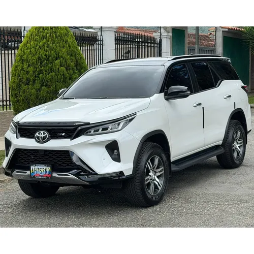 Toyota Fortuner 2025 Blanco Caracas