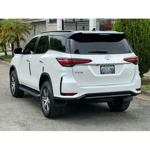 Toyota Fortuner 2.7 2025 Blanco Caracas