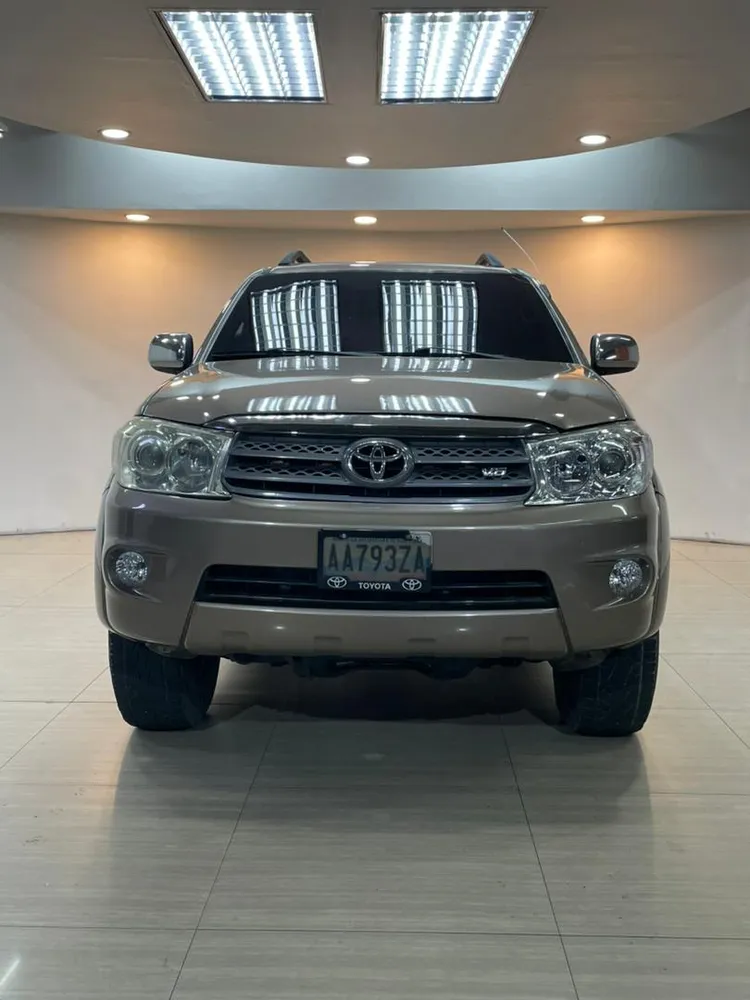 Toyota Fortuner 2009 Beige Caracas