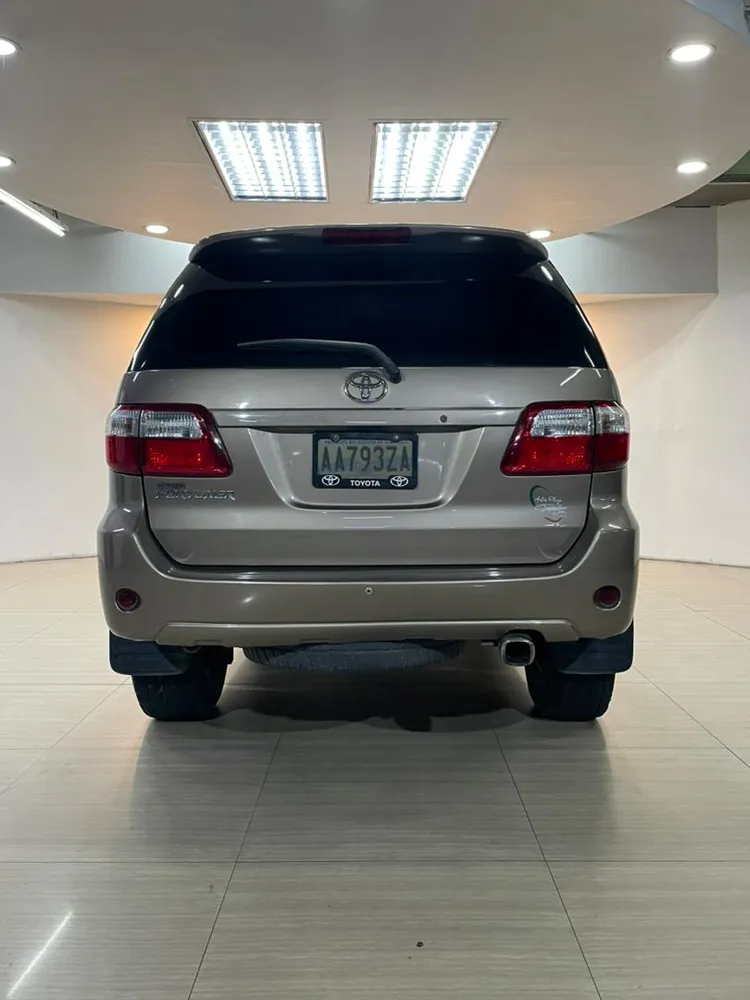 Toyota Fortuner 2009 Beige Caracas