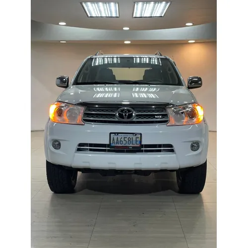 Toyota Fortuner 2010 Blanco Caracas
