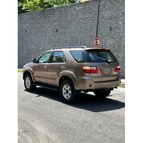 Toyota Fortuner 2010 Beige Caracas