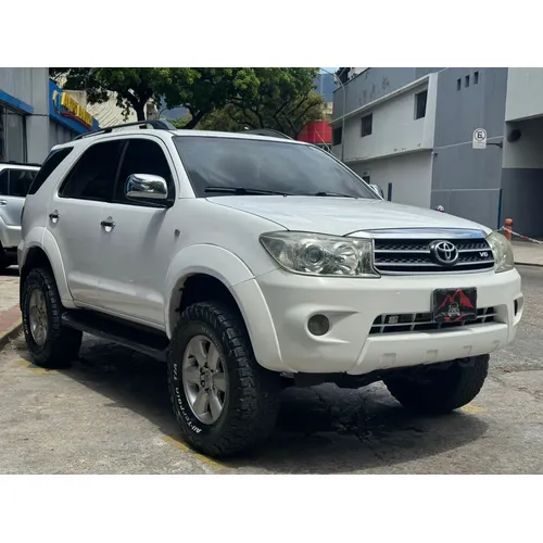 Toyota Fortuner 2010