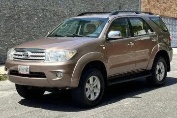 Toyota Fortuner 2010