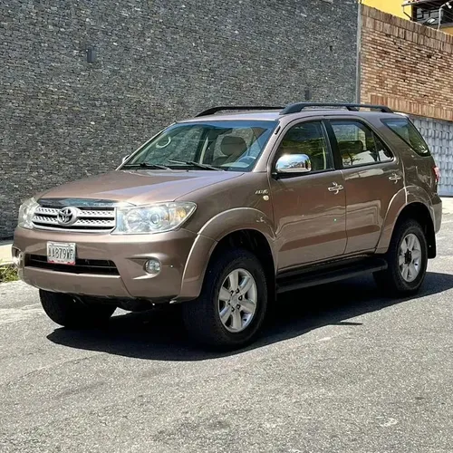 Toyota Fortuner 2010 Beige Caracas